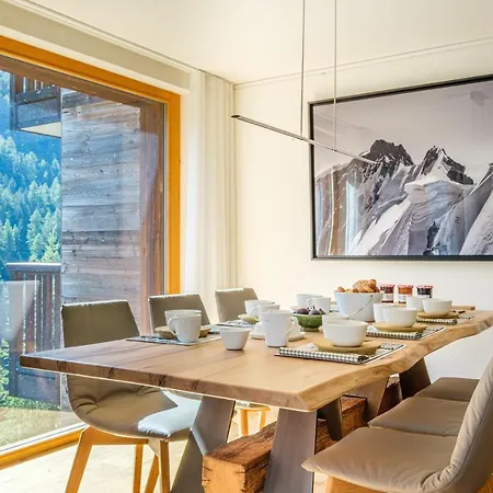 Les Rahas By Mrs Miggins 4*