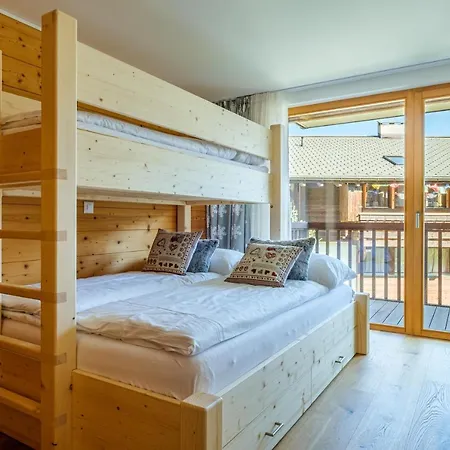 Les Rahas By Mrs Miggins 4*