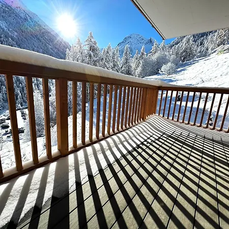 Les Rahas By Mrs Miggins 4*