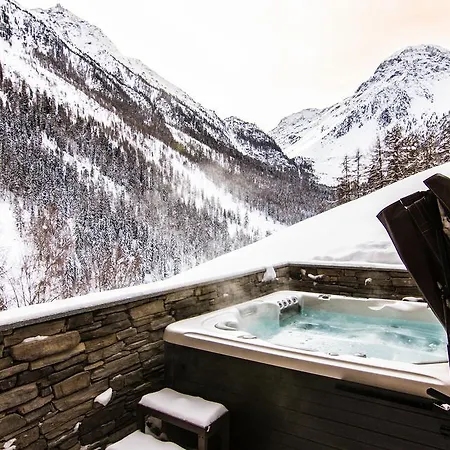 Les Rahas By Mrs Miggins 4*