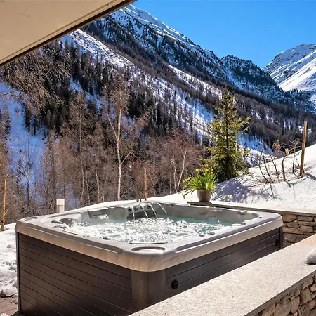 Les Rahas By Mrs Miggins 4*