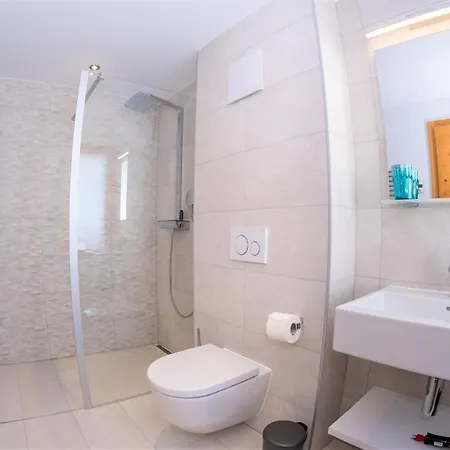 Les Rahas By Mrs Miggins