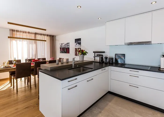 Les Rahas By Mrs Miggins Grimentz