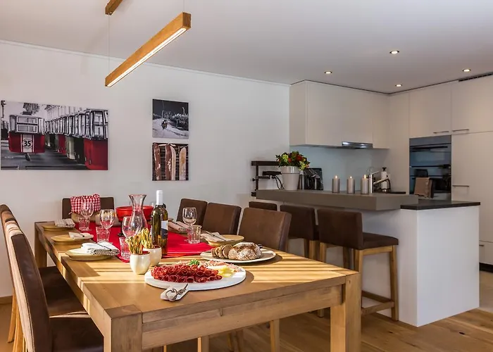 Les Rahas By Mrs Miggins Grimentz