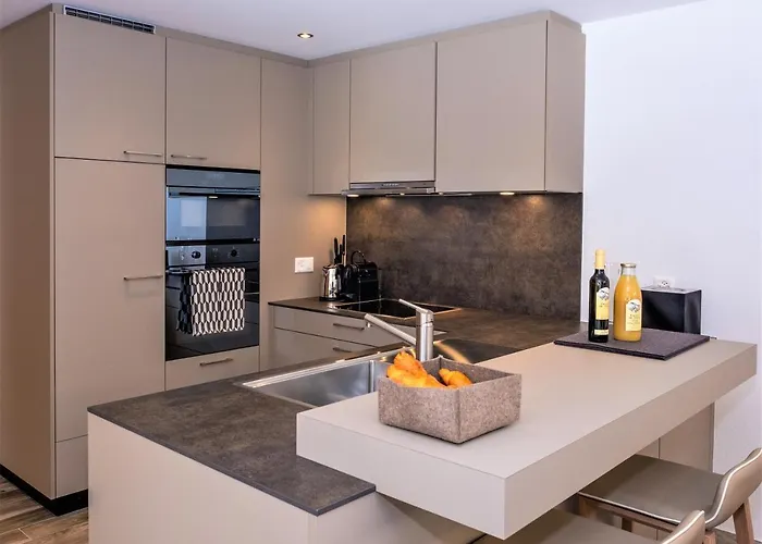 Les Rahas By Mrs Miggins 4*