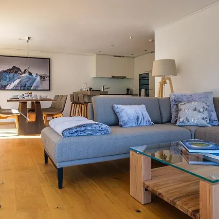 Les Rahas By Mrs Miggins 4*