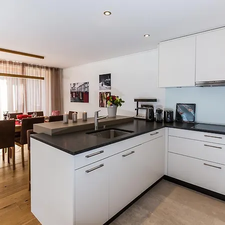 Les Rahas By Mrs Miggins Grimentz